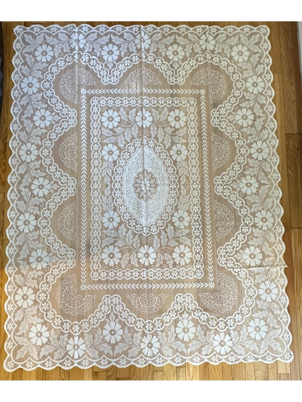 New VTG MCM Floral Lace Tablecloth Daisies Vines Heirloom Cottagecore 70x87 Box